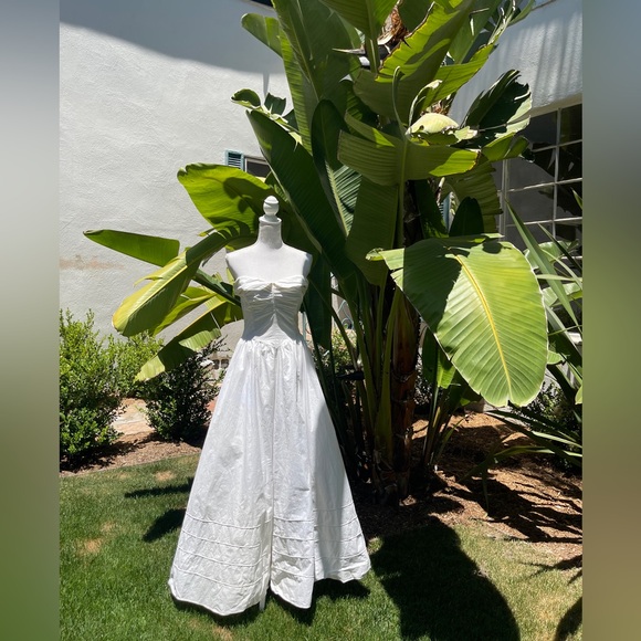 50s Vintage White Cotton Strapless Dress with Full Skirt - Picture 4 of 11